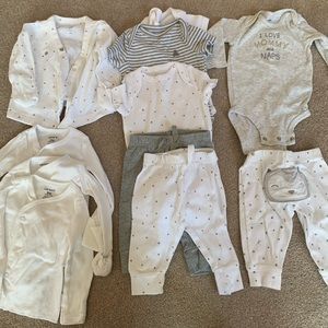 Baby Clothes Gender Neutral 0-3 months Baby Gap Carter’s sets white/grey